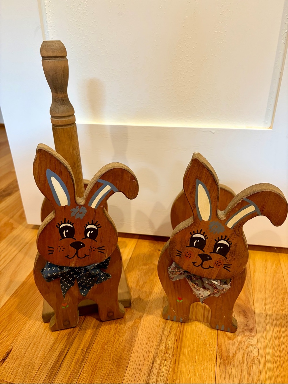 Vintage Wooden Bunny Rabbit Bathroom & Kitchen Set Toilet & Paper Towel holder